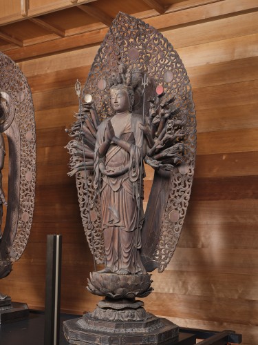 どう 観音菩薩の銅像 平安を守る家のお堂に置物を奉納する-